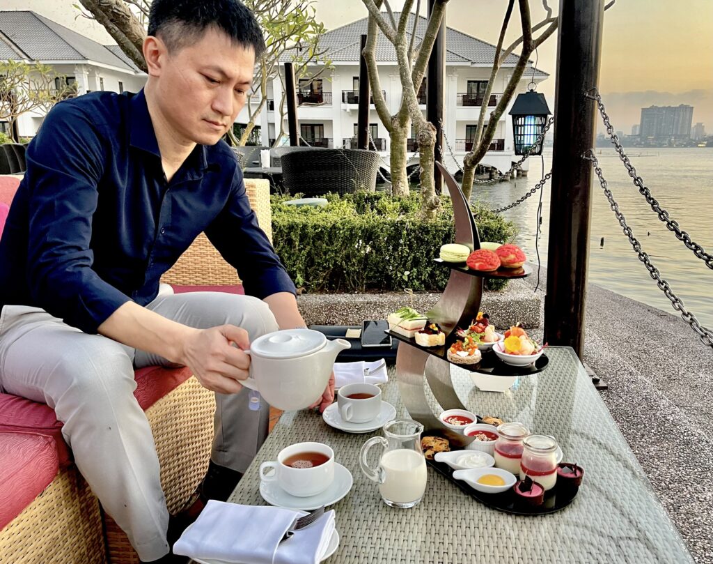 trà chiều; afternoon tea; high tea; tiệc trà chiều