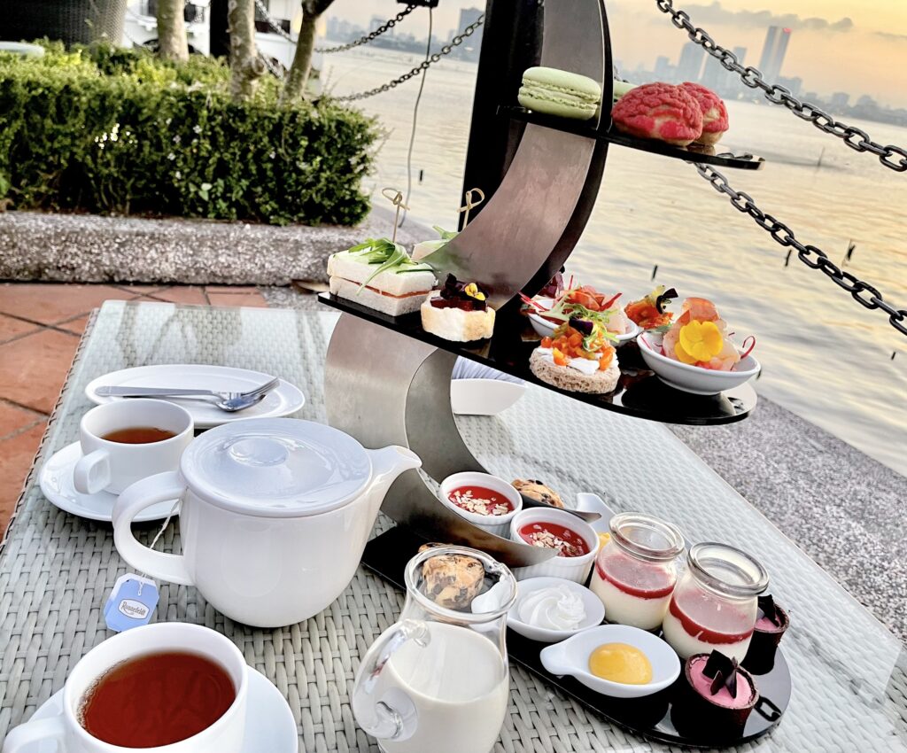 trà chiều; afternoon tea; high tea; tiệc trà chiều