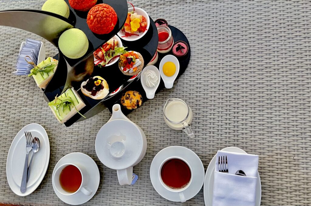 trà chiều; afternoon tea; high tea; tiệc trà chiều