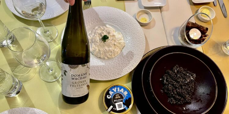 Trứng Cá Tầm Muối Caviar – Món Ăn Xa Xỉ Bậc Nhất Thế Giới Có Gì Đặc Biệt?