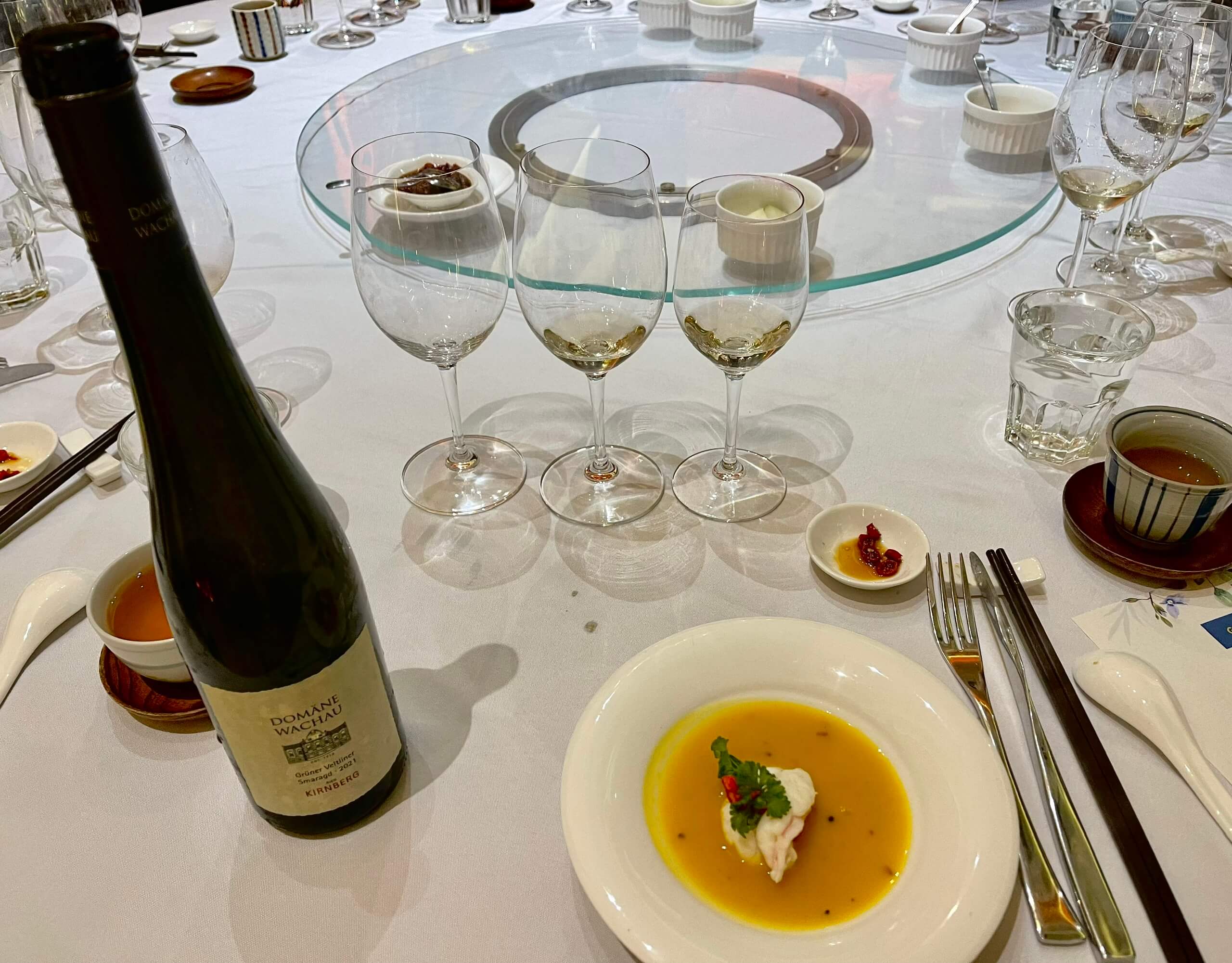 Fast Food vs Slow Food: Hai thế giới đối lập trong ẩm thực Phương Tây!