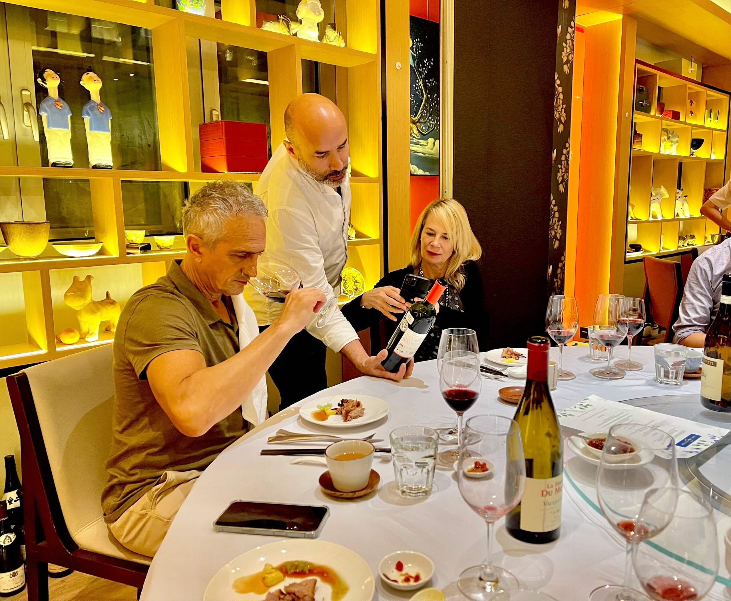 Fast Food vs Slow Food: Hai thế giới đối lập trong ẩm thực Phương Tây!