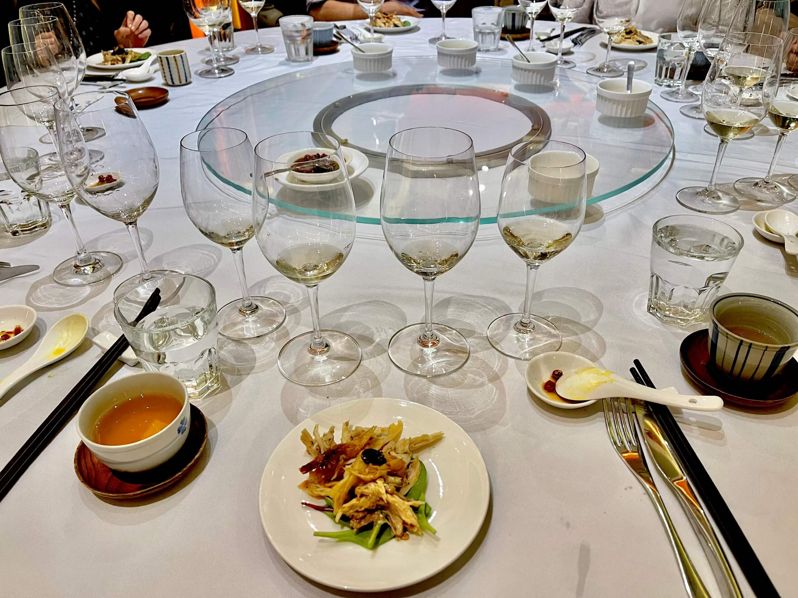 Fast Food vs Slow Food: Hai thế giới đối lập trong ẩm thực Phương Tây!