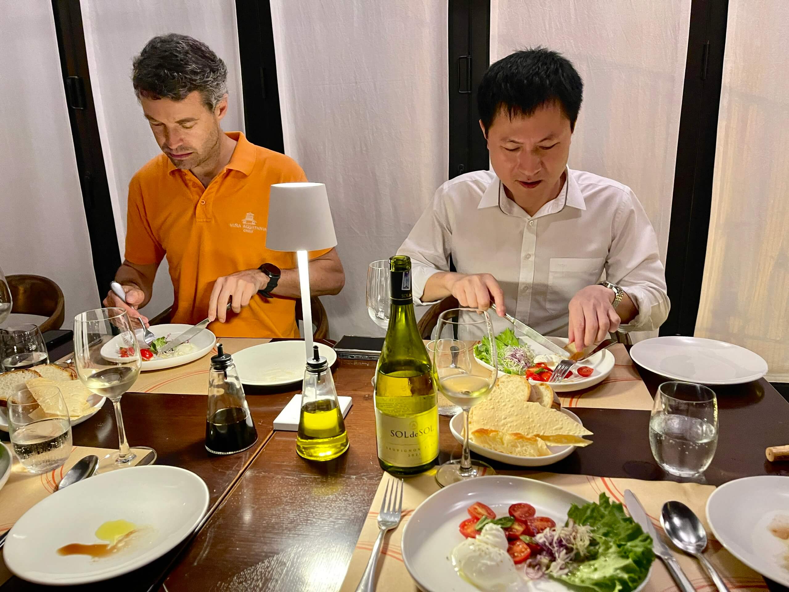 Fast Food vs Slow Food: Hai thế giới đối lập trong ẩm thực Phương Tây!