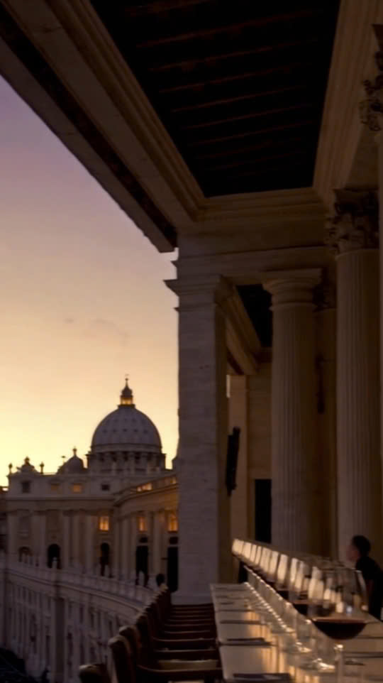 Đức Giáo Hoàng và Rượu Vang -Từ Thành Rome, Italia đến Châteauneuf Du Pape, nước Pháp